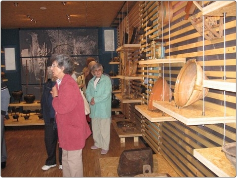 obiskovalci v Etnološki zbirki Šmid
